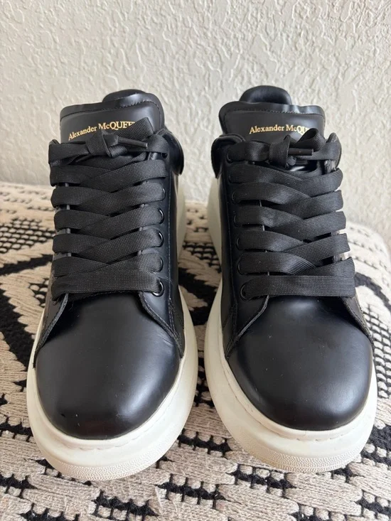 Alexander McQueen Black Leather Sneakers with White Platform Sole - Picture 5 of 9